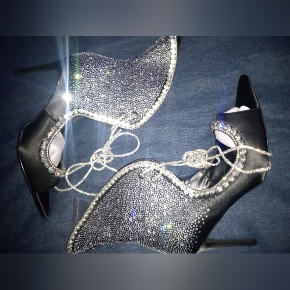 AZALEA WANG "Rebellious Luxury" Elegant Black and Silver Women's Heels - Picture 5 of 5